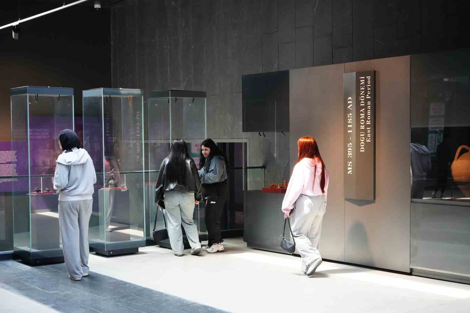Aşil ve Thetis&rsquo;in yer aldığı Amisos Mozaiği Samsun M&uuml;zesinde sergileniyor