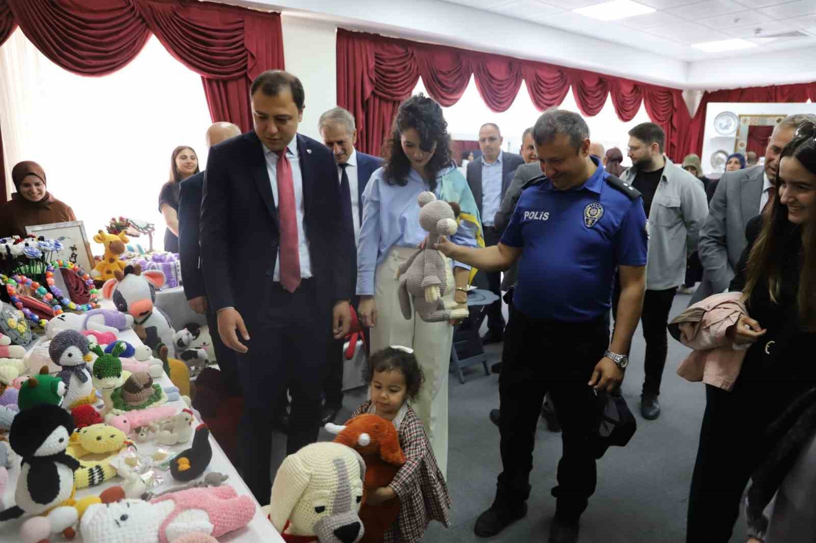 Aydıntepe’de yıl sonu sergisi açıldı
