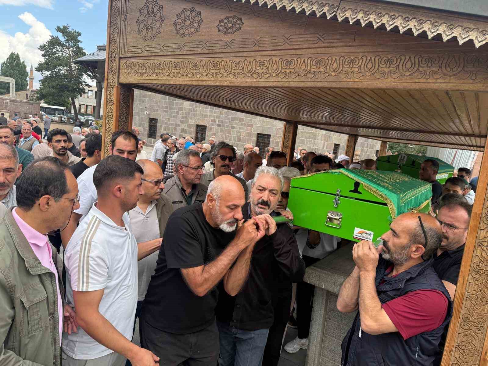 Gazeteci Fuat Kantarcı Erzurum’da son yolculuğuna uğurlandı