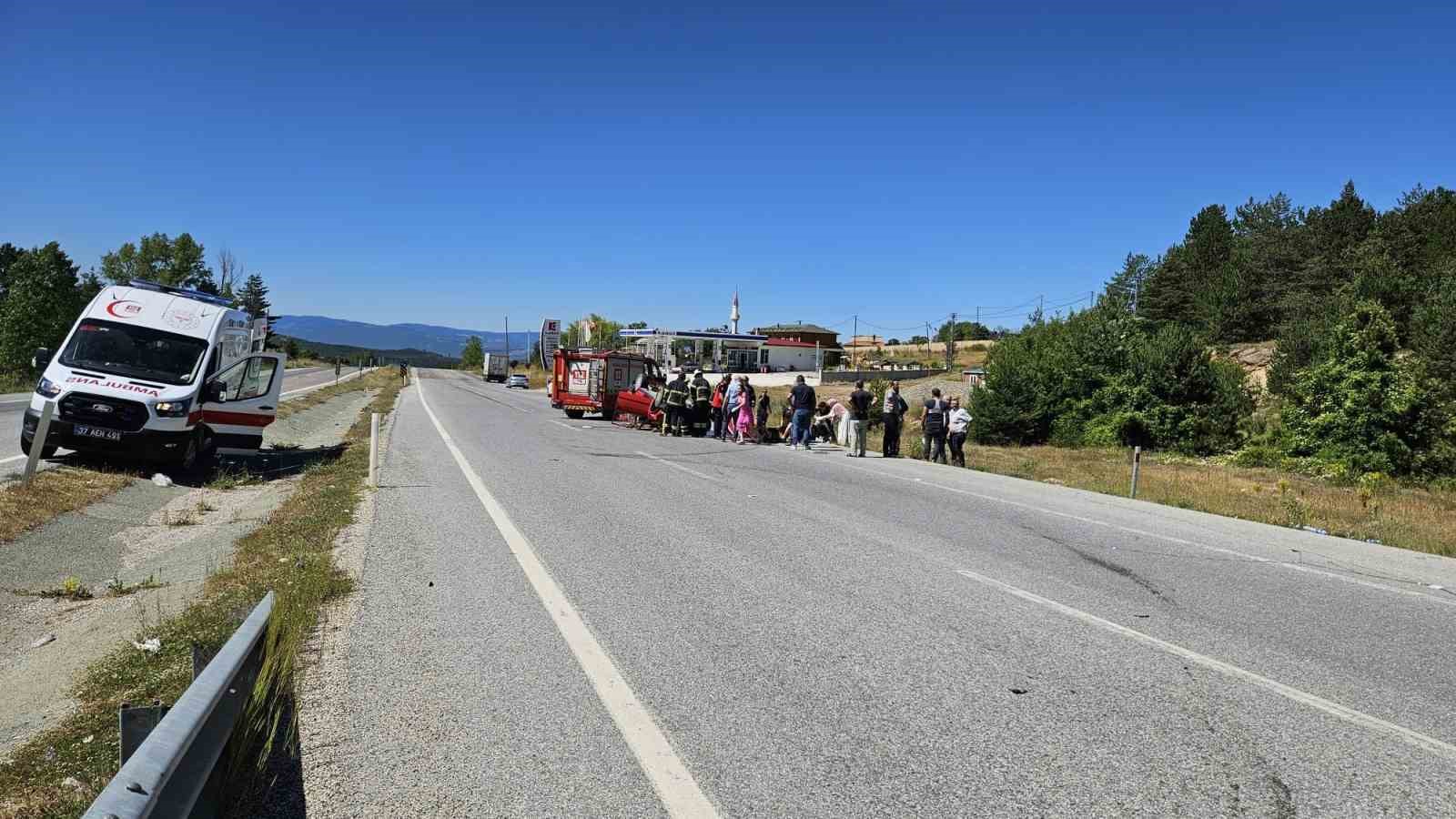 Kastamonu’da Tofaş marka otomobil takla attı: 3 yaralı