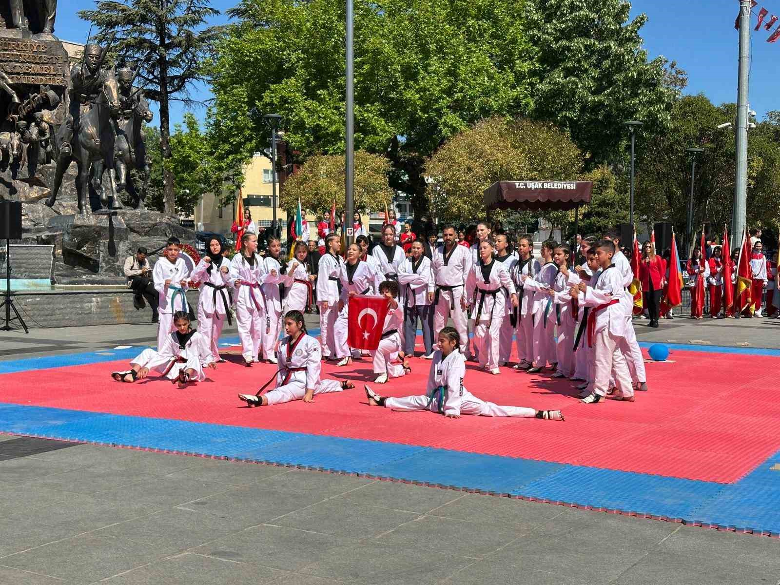 19 Mayıs Atat&uuml;rk&rsquo;&uuml; Anma, Gen&ccedil;lik ve Spor Bayramı Uşak&rsquo;ta coşkuyla kutlandı