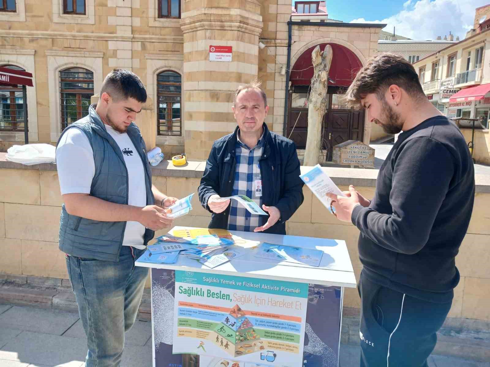 Bayburt’ta kronik hastalıklara karşı farkındalık standı açıldı