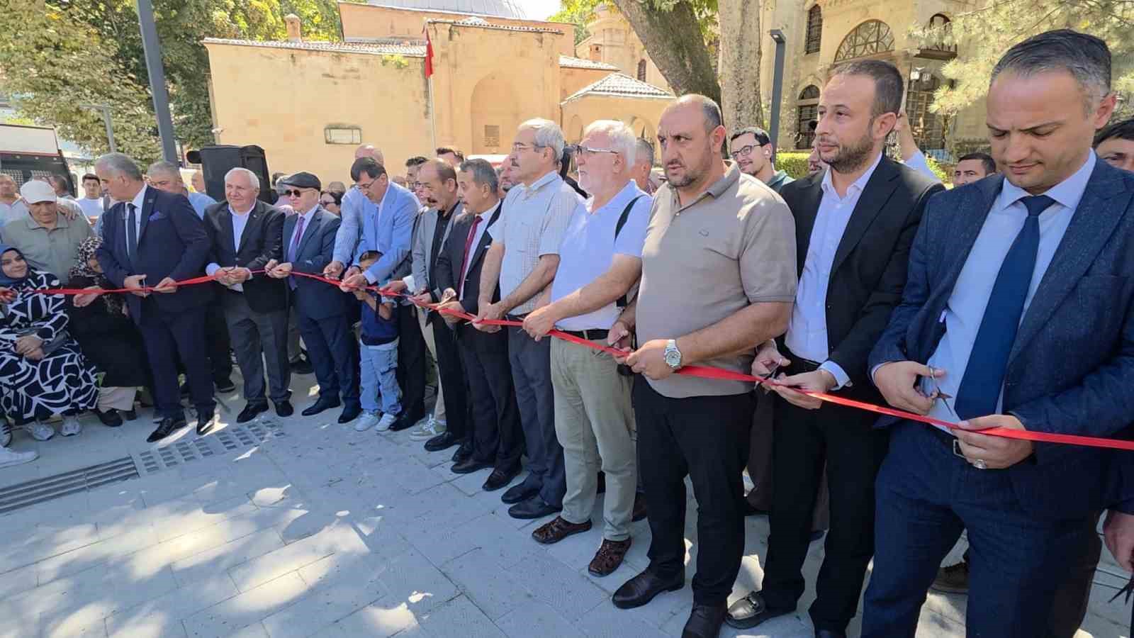 Kütahya’da tarihi doku korunarak Ulu Cami Meydanı yenilendi