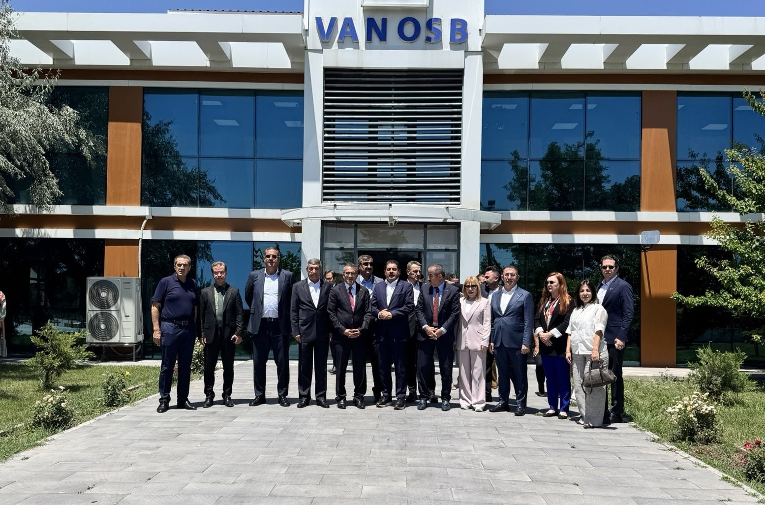 İş dünyası Van OSB’de buluştu: Bölgesel kalkınma ve ulaşım ağları masaya yatırıldı