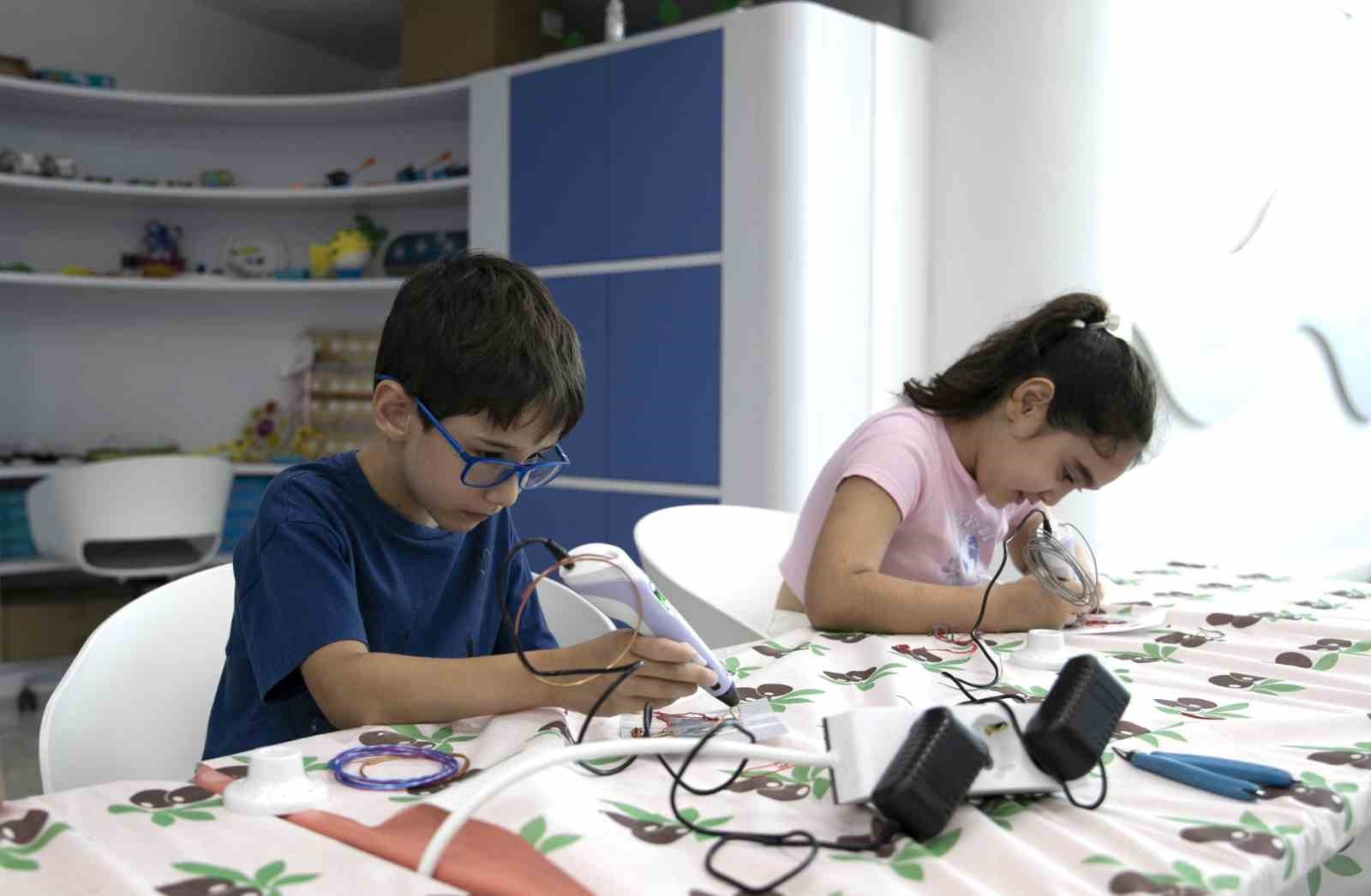 Mersin’de çocuklar yaz tatilini bilimle geçiriyor