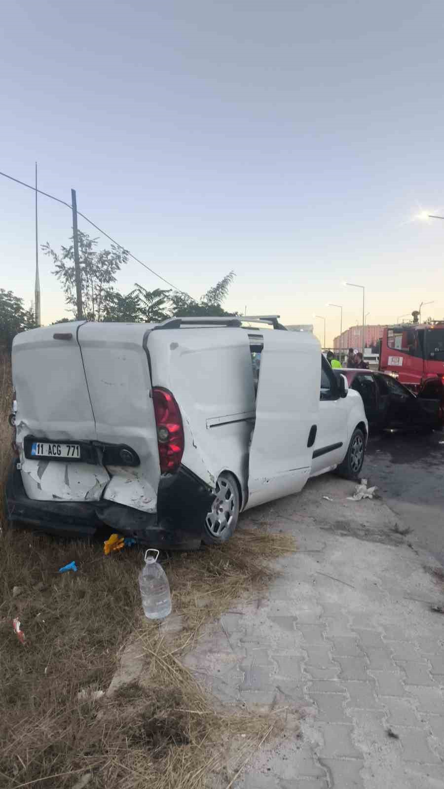 Bilecik’te meydana gelen trafik kazasında 1’i ağır 3 kişi yaralandı