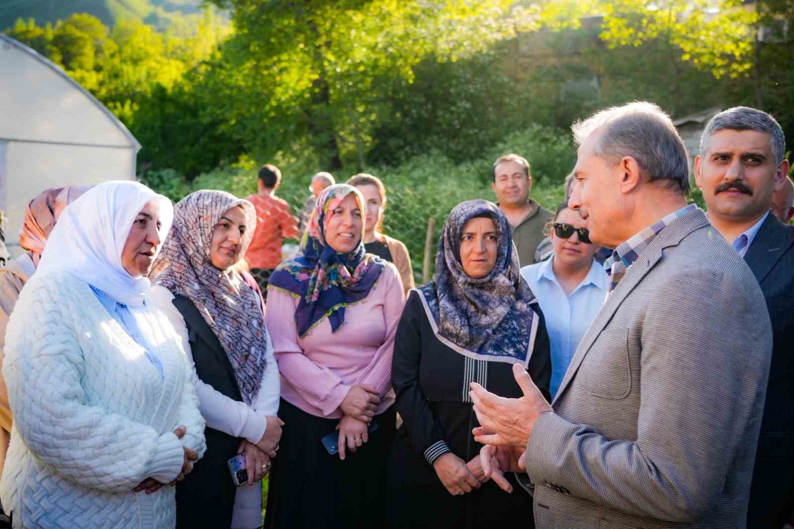 Hakkâri’de 362 bin 700 sebze fidesi dağıtıldı