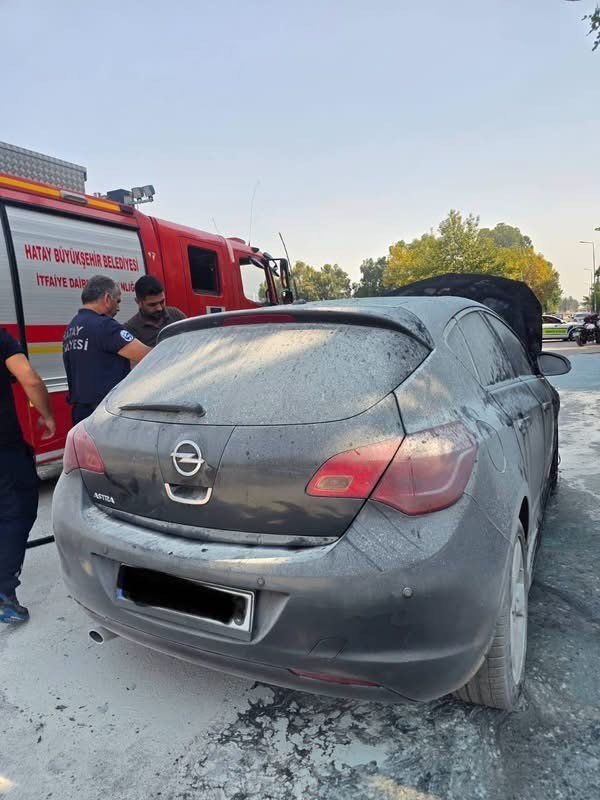 Dörtyol’da otomobil yangını