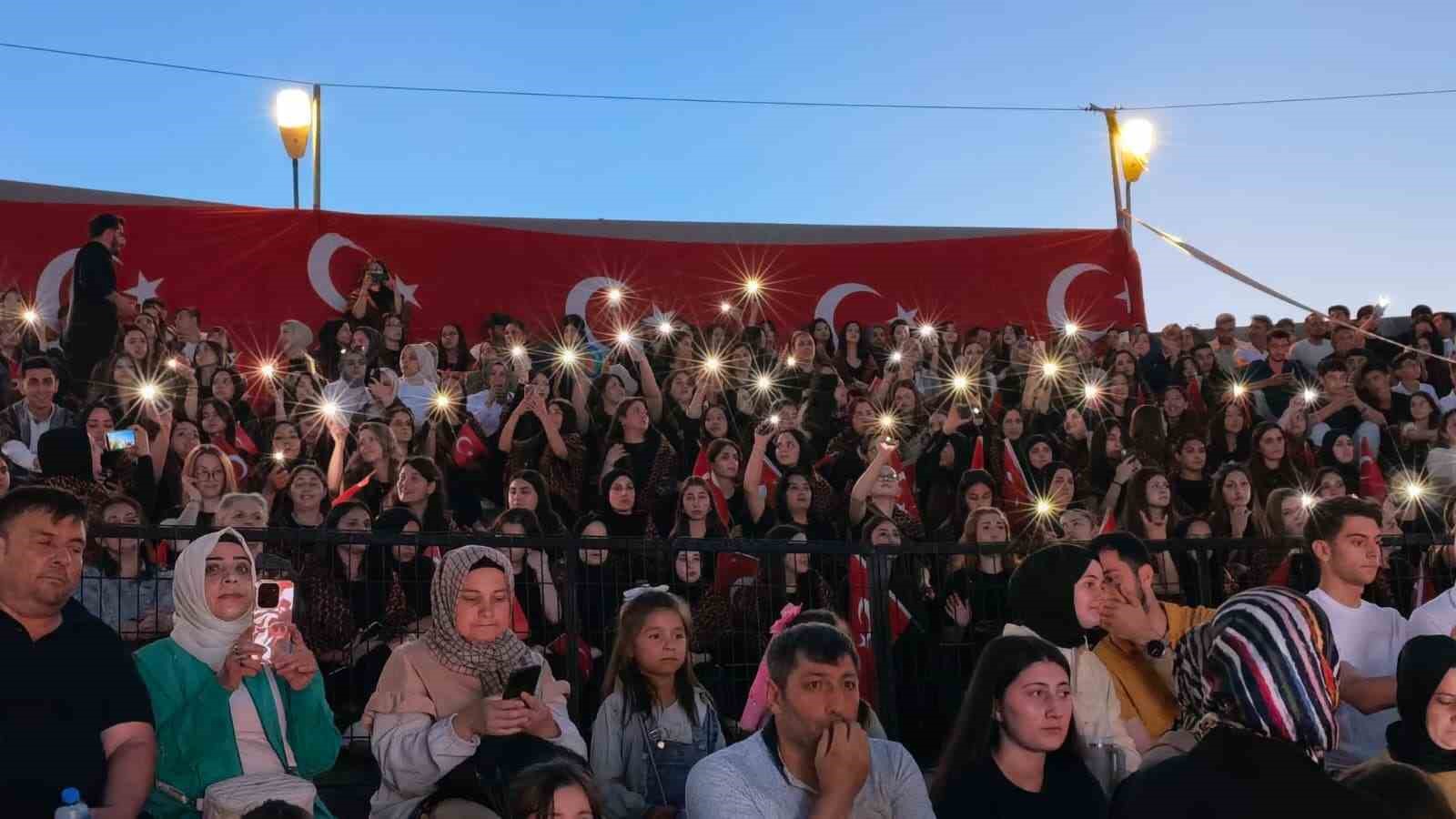 1100 yıl önceki gelenekle mezun oldular