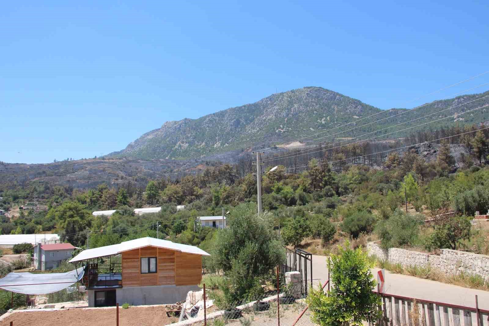 Emekli itfaiyeci, yılların tecrübesiyle evini alevlere teslim etmedi