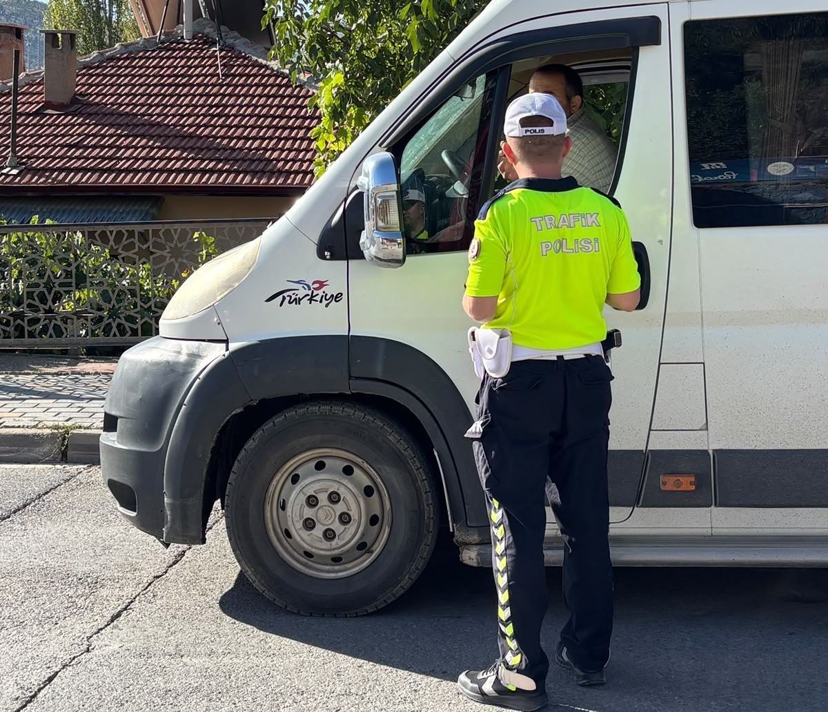 Bozkır&rsquo;da okul ve &ccedil;evrelerinde asayiş ile trafik g&uuml;venliği denetimi