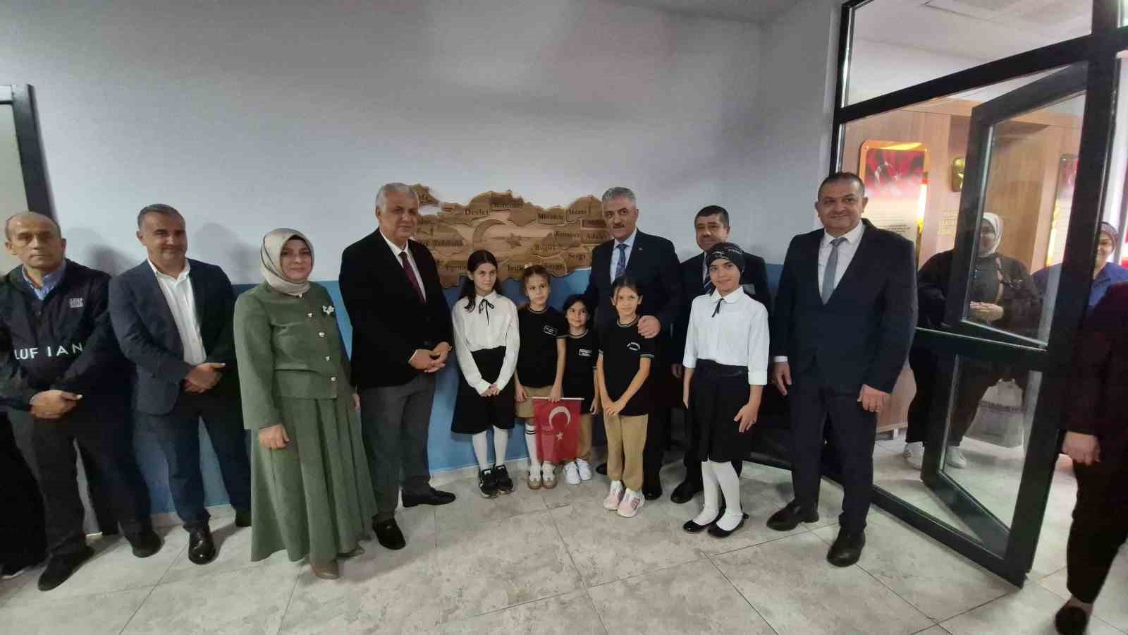 Düzce’de ilk ders zilini Vali Makas çaldı