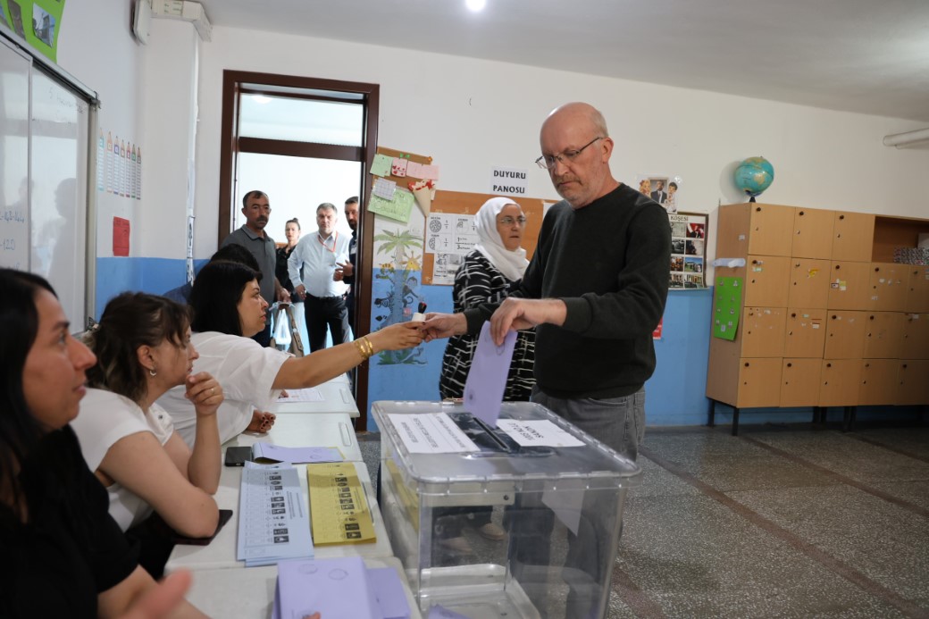 Üç ilde mini seçim yarışı… 10 bin kişi sandık başında