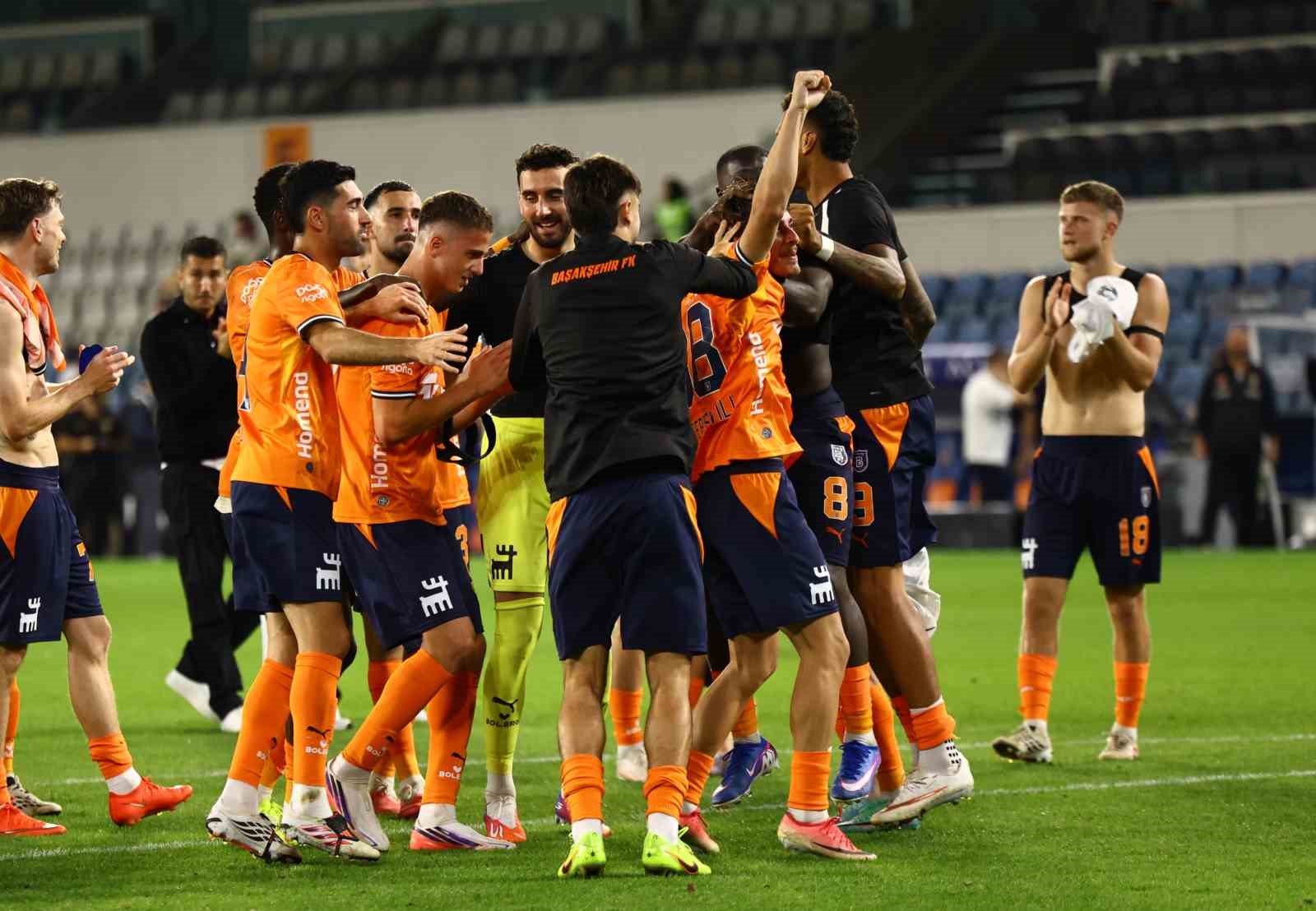 Trendyol S&uuml;per Lig: Başakşehir FK: 4 - Gen&ccedil;lerbirliği: 0 (Ma&ccedil; sonucu)