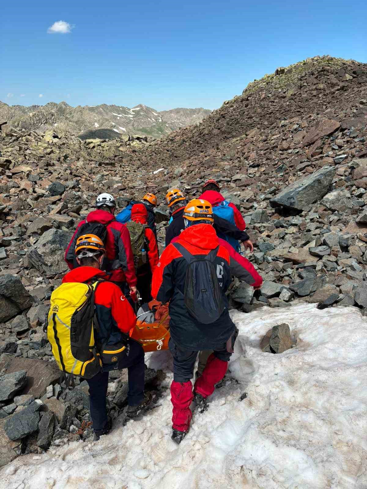 Kaçkar Dağları’na tırmanışta yaralanan dağcı kurtarıldı
