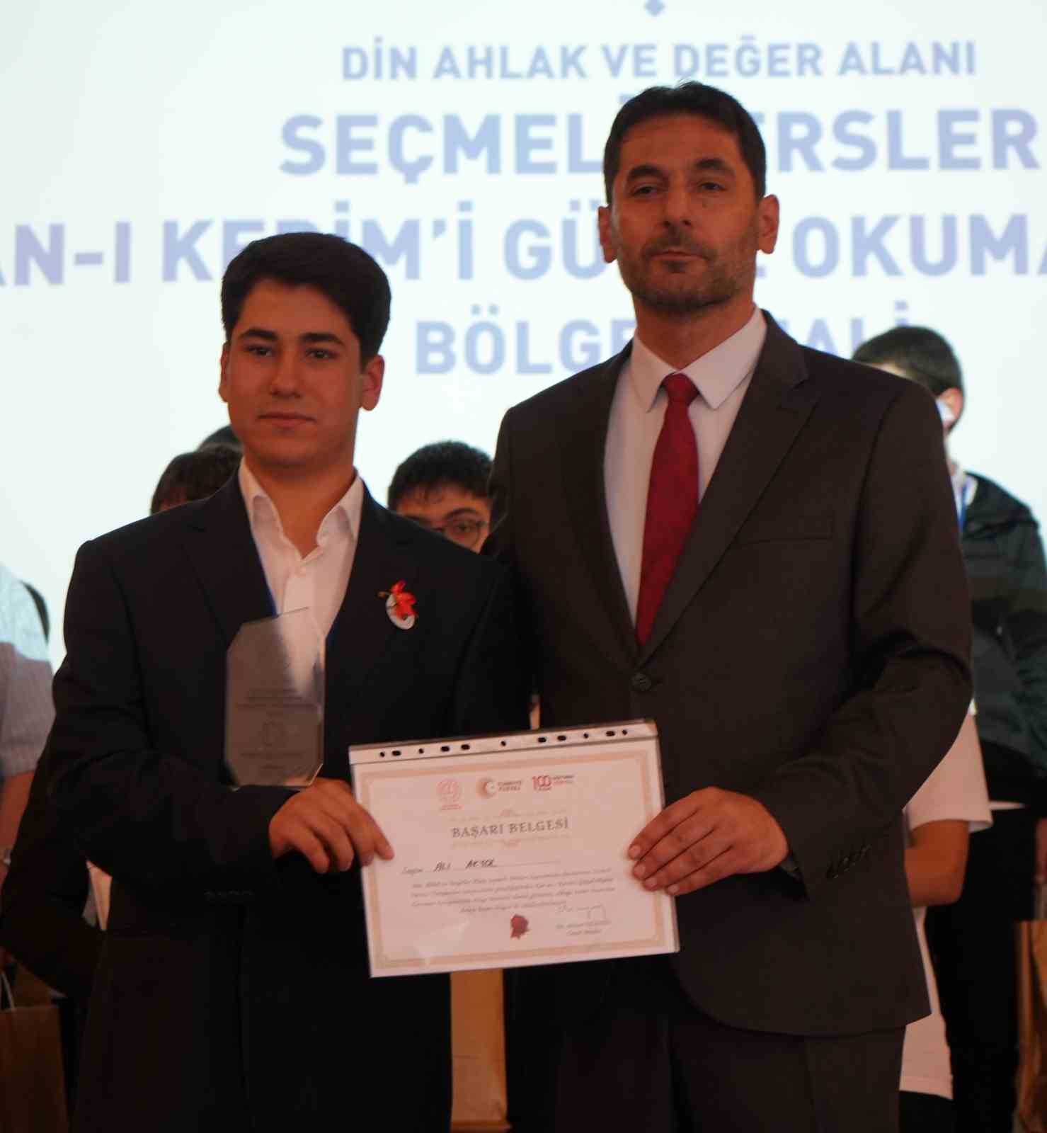 Kur&rsquo;an-ı Kerim&rsquo;i g&uuml;zel okumak i&ccedil;in yarıştılar