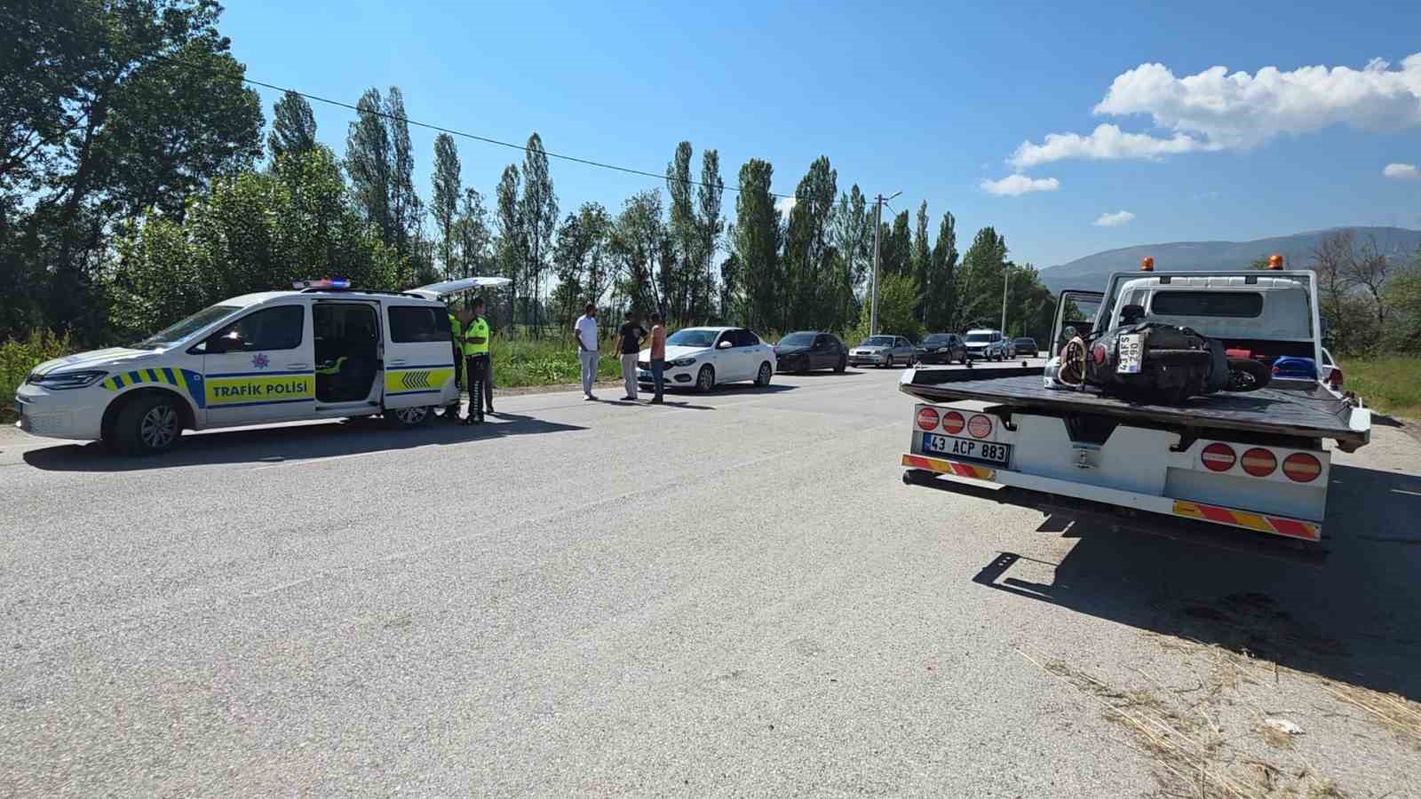Kütahya’da otomobil ile motosiklet çarpıştı, sürücü ağır yaralandı