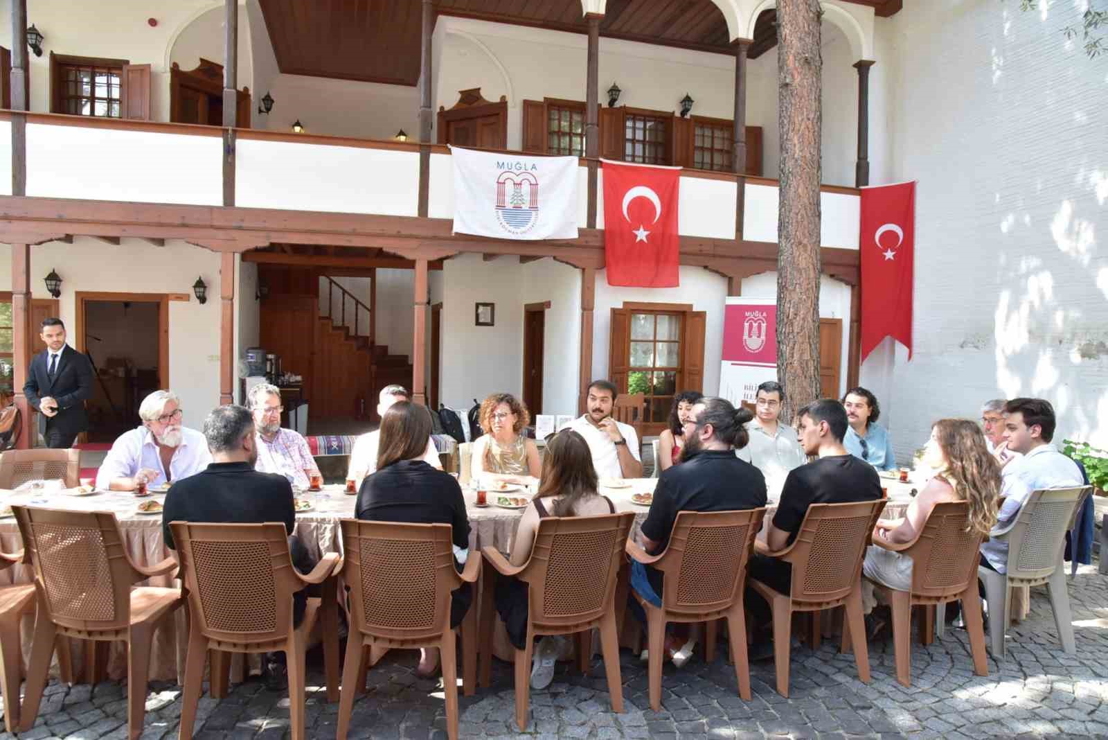 Rektör Prof. Dr. Kaçar, klasik diller yaz kursu öğrencileriyle buluştu