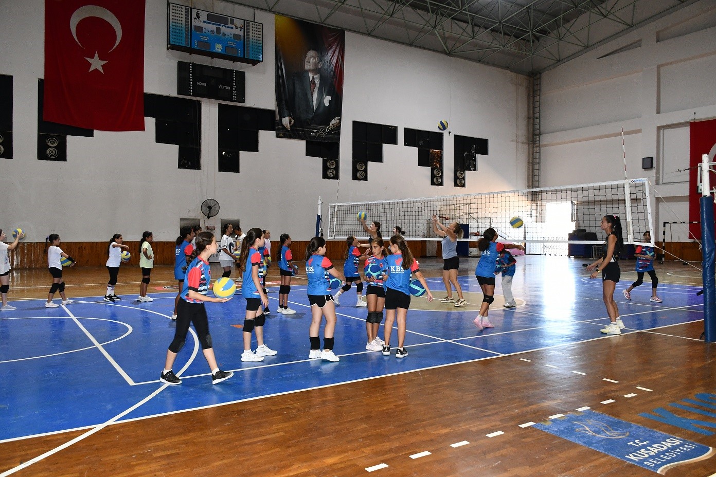 Kuşadası’nda ücretsiz Yaz Spor Okulları kapılarını açtı