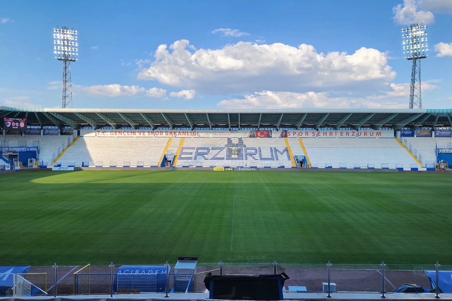 Kazım Karabekir Stadı maça hazırlanıyor