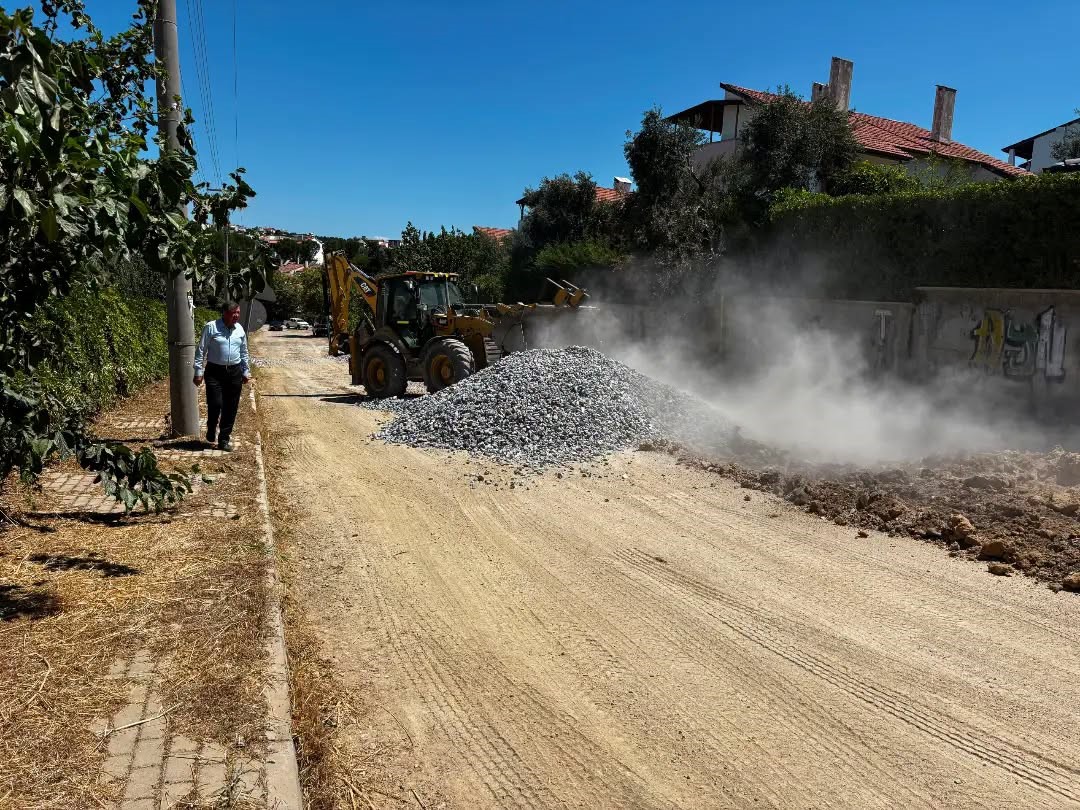 Burhaniye’de sahil yoluna Büyükşehir desteği