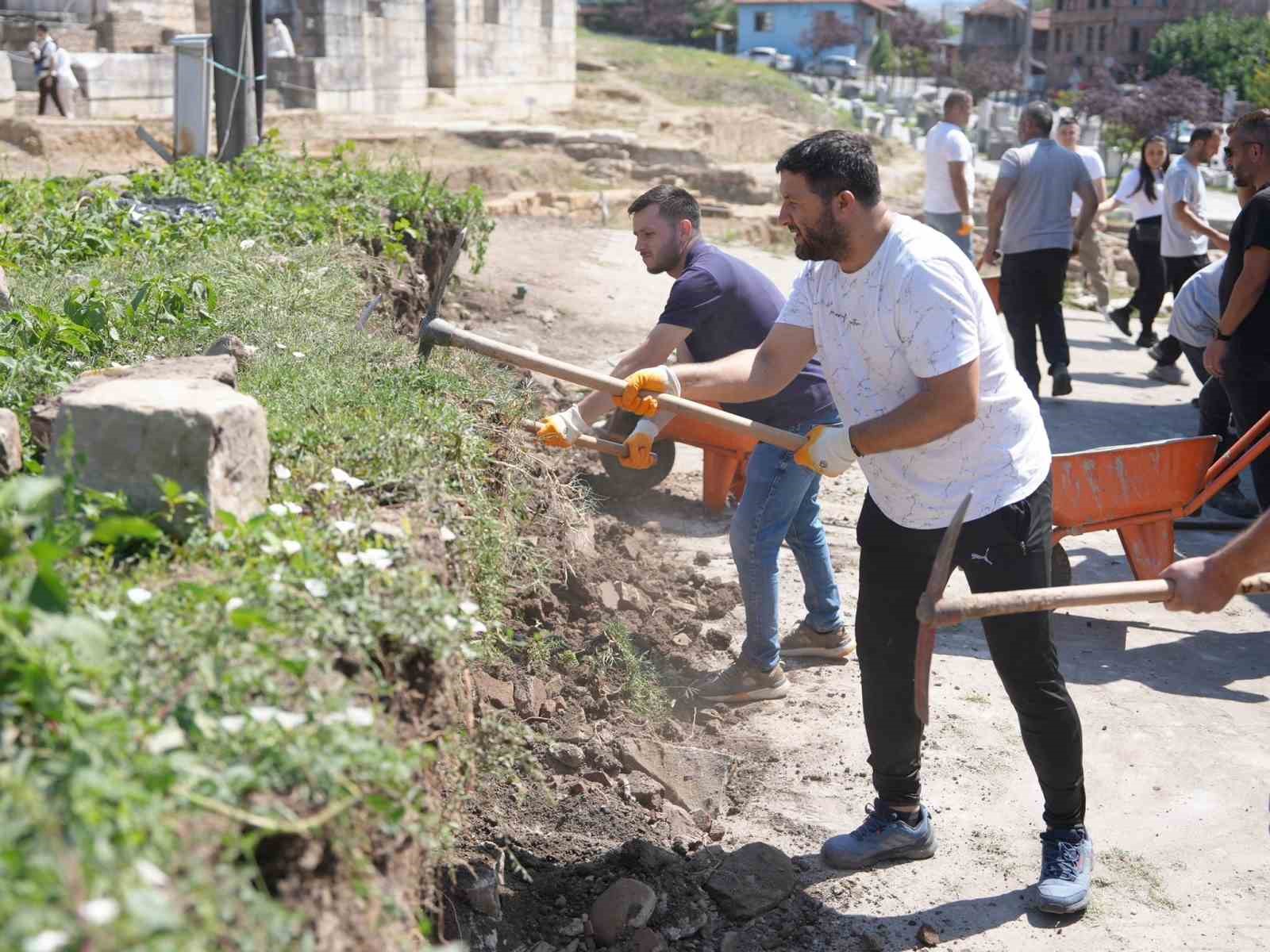 Zabıtalar bu sefer tarihe dokundu