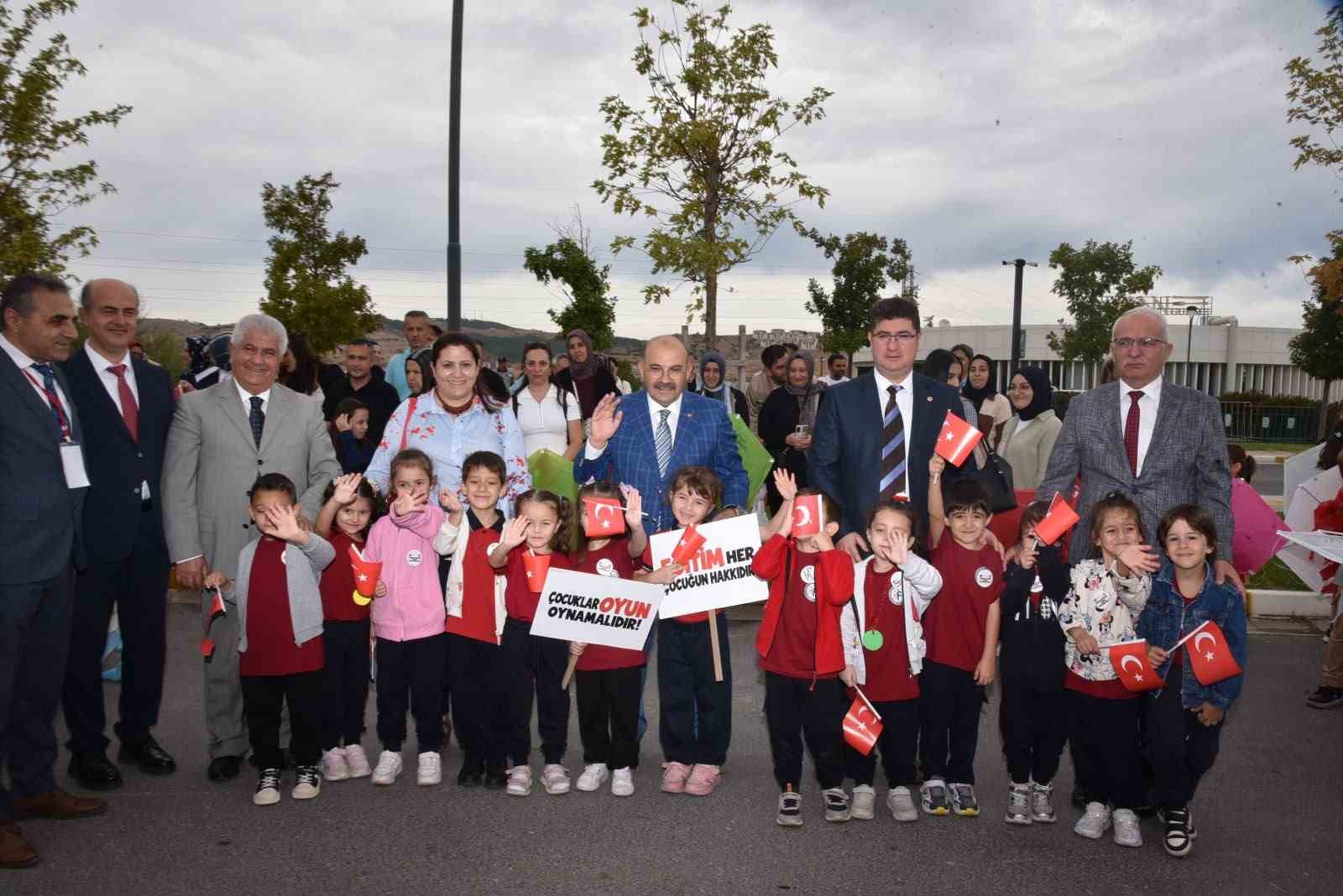 Balıkesir&rsquo;de "U&ccedil;urtmalar Vurulmasın, G&ouml;ky&uuml;z&uuml; &Ccedil;ocuklara Kalsın" etkinliği