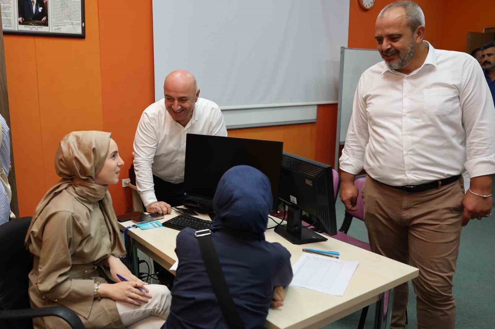 Darıca&rsquo;da YKS &ouml;ğrencileri i&ccedil;in &uuml;cretsiz tercih danışmanlığı başladı