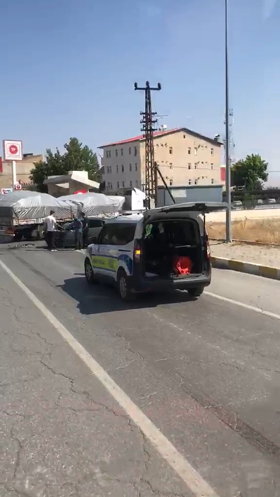 Muş&rsquo;ta tır ile otomobil &ccedil;arpıştı: 1 yaralı
