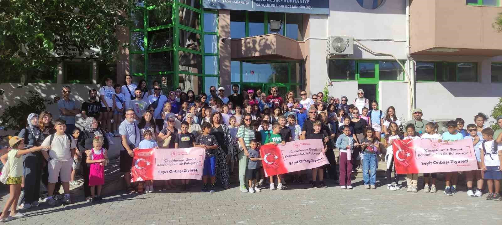 Burhaniye’de Yaz Spor Okulu öğrencileri Seyit Onbaşı Müzesini ziyaret etti
