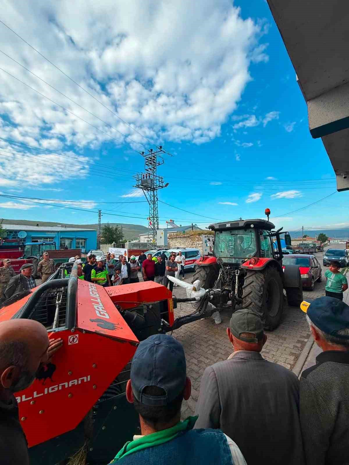 Jandarma trafik ekiplerinden "Reflekt&ouml;r tak, g&ouml;r&uuml;n&uuml;r ol" uygulaması
