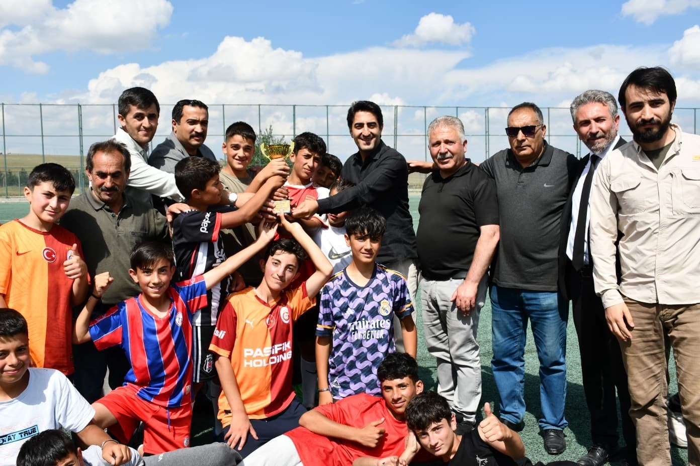 Kars&rsquo;ta Yaz Kur&rsquo;an Kursları Futbol Turnuvası sona erdi: Şampiyon Beşevler Cami
