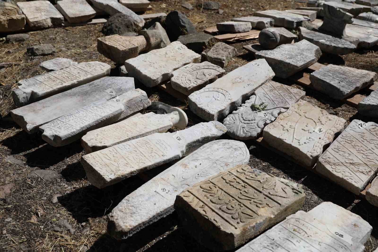 Seyyid Kutbiddin Mezarlığı restore ediliyor