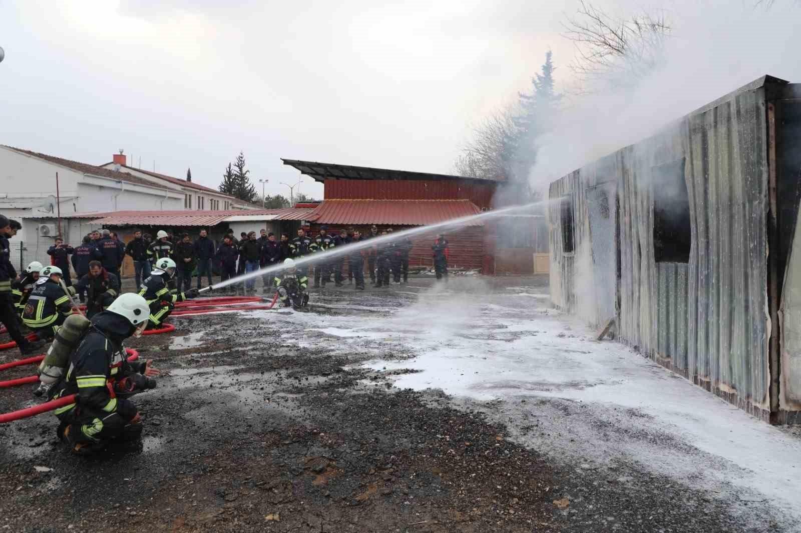 Elazığ itfaiyesi yangınlara karşı teyakkuz halinde bekliyor
