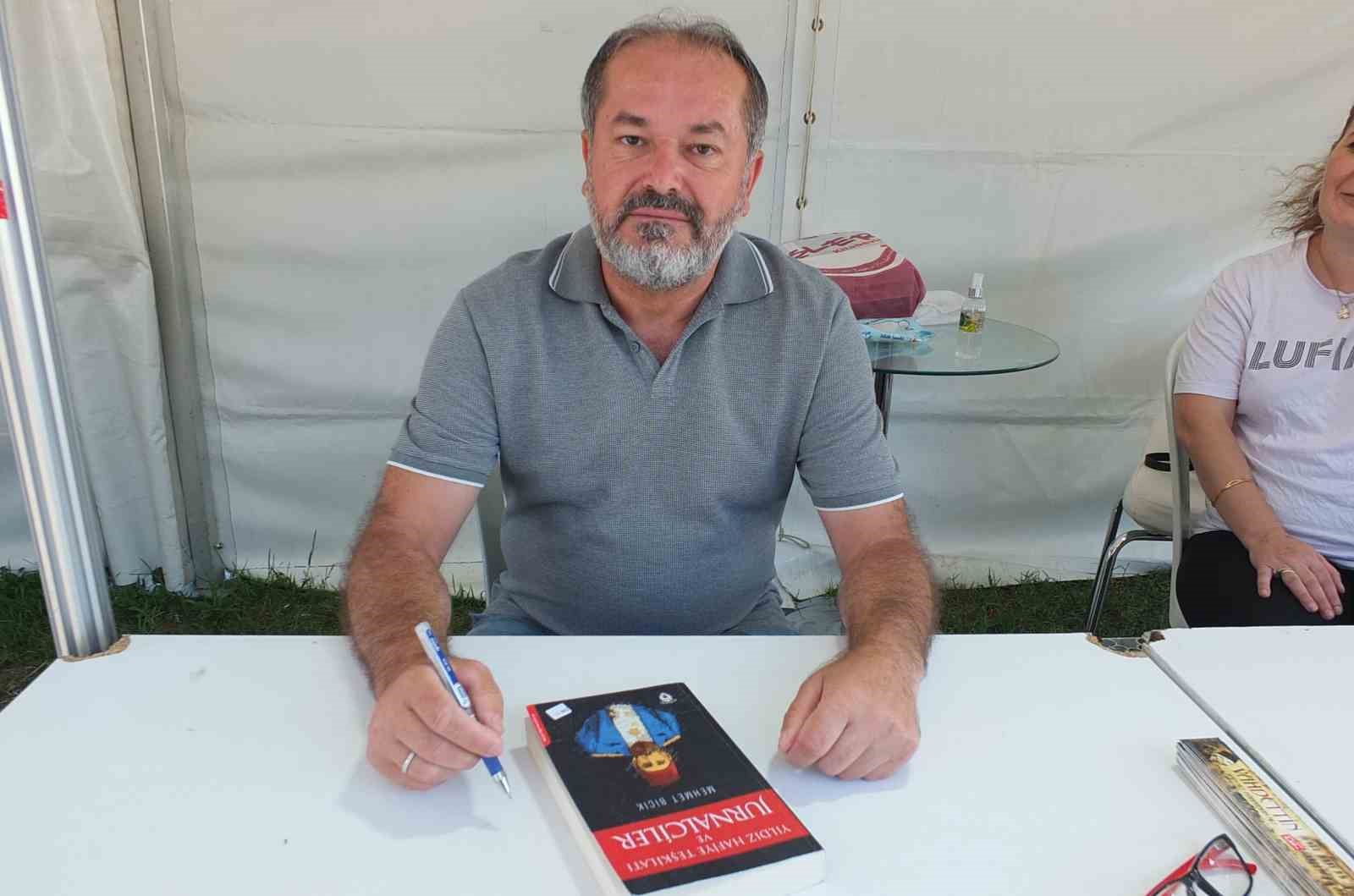 Burhaniye&rsquo;de Tarih&ccedil;i Yazar Bicik, okurları ile buluştu