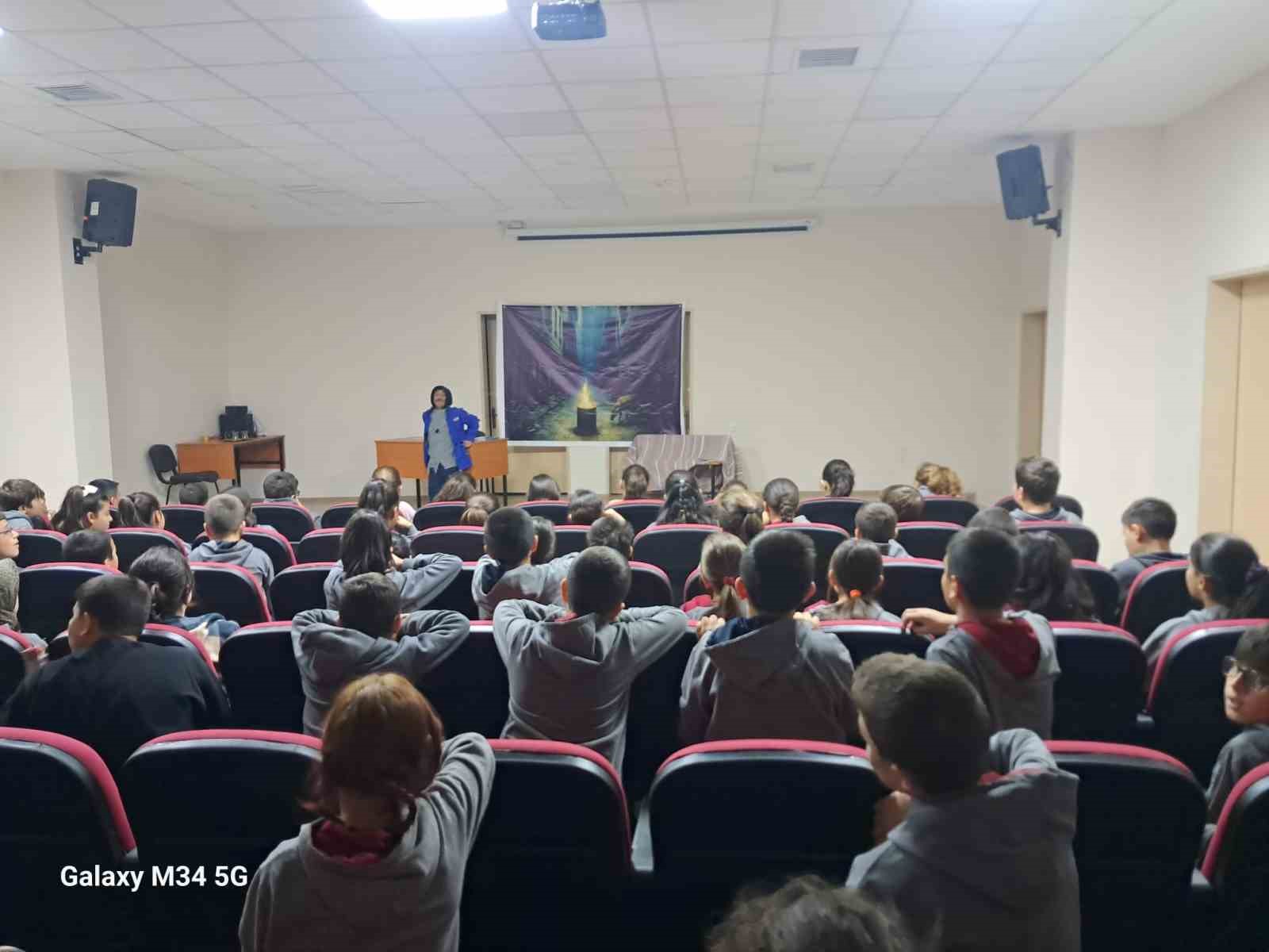 Yalnız bir adamın hikâyesi" yıllar sonra Ayvalık’ta sahneye taşınıyor