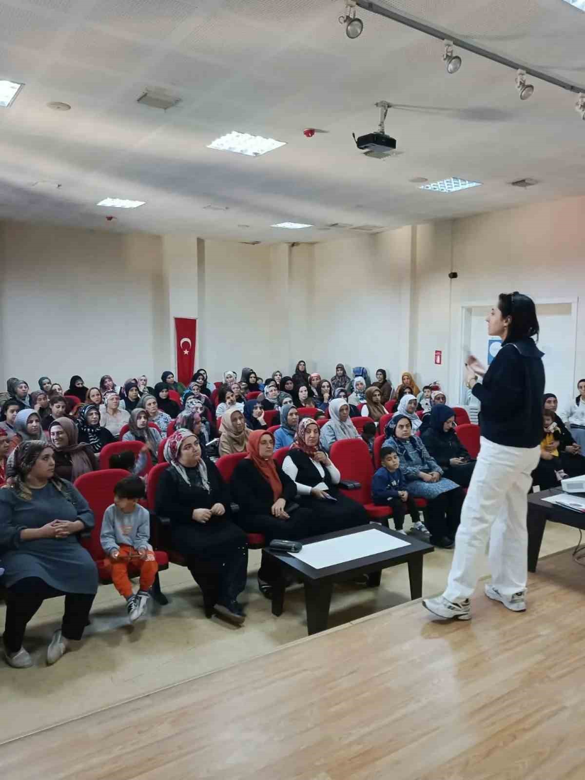 Nazilli’de anne adaylarına doğuma hazırlık eğitimi