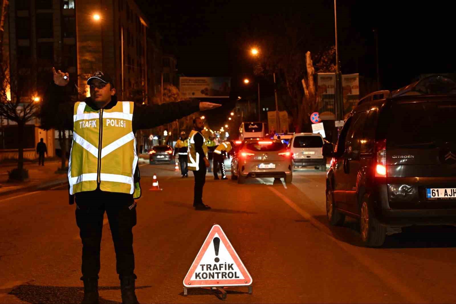 Kars’ta Bayram trafiğinde sıkı denetim: "Bir kural, Bir hayat kurtarır"