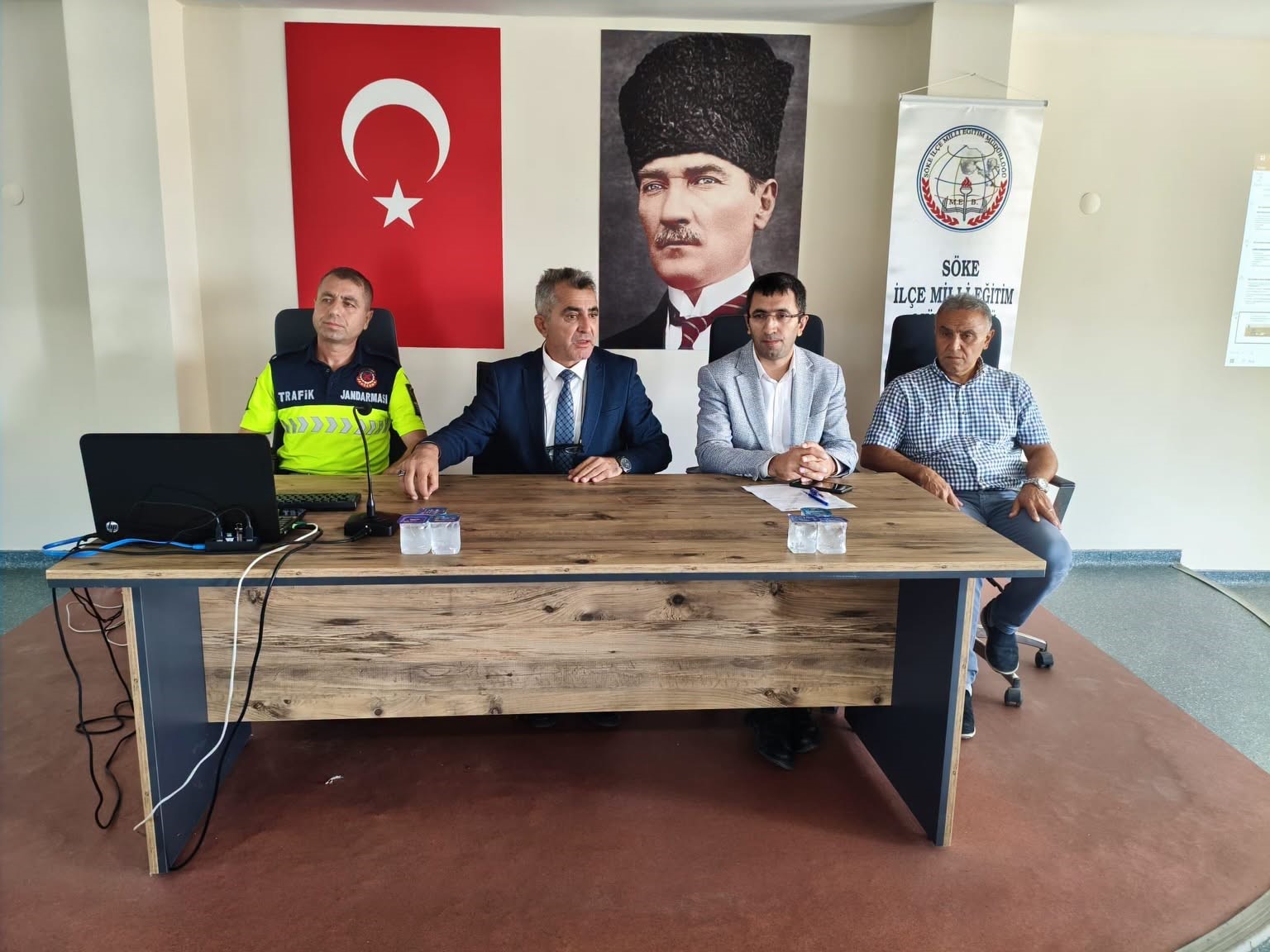 Söke’de öğrenci servis şoförleri ve rehber personele trafik eğitimi