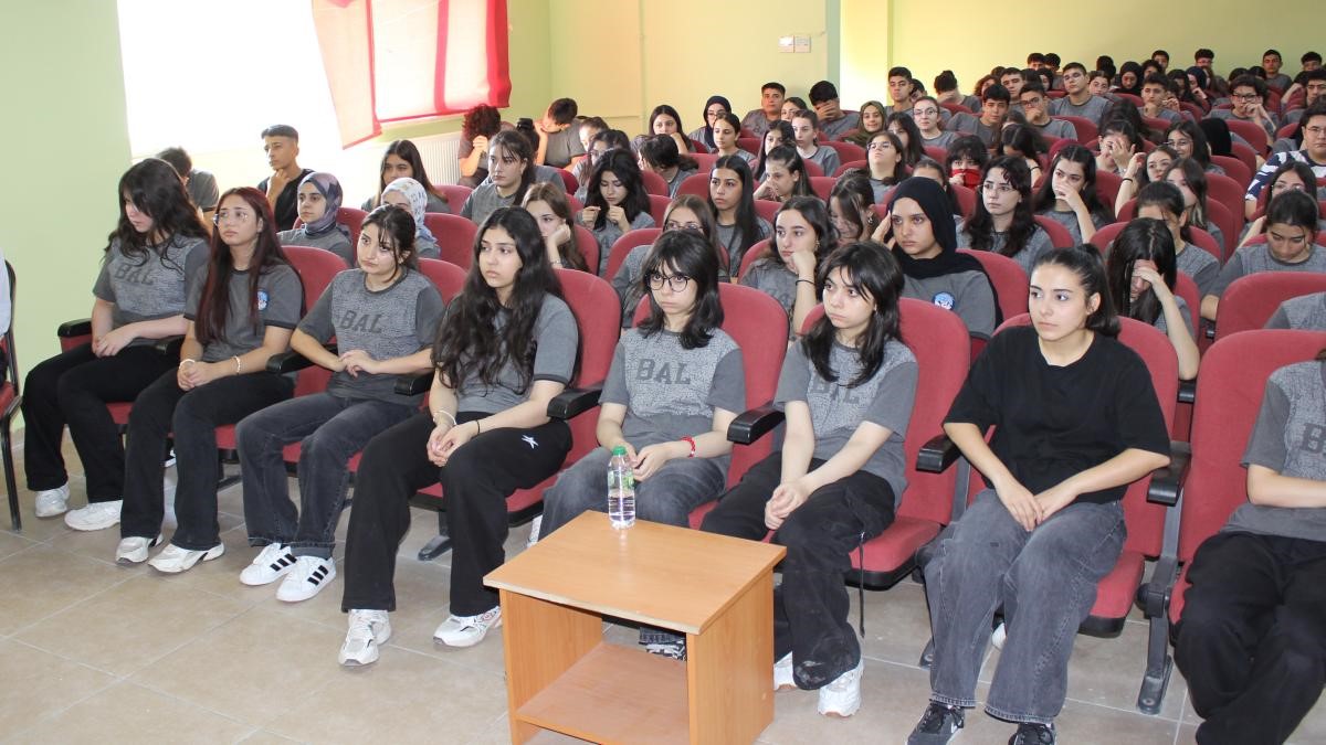 Bilim Kafe’de öğrencilere Gazze’deki eğitim mücadelesi anlatıldı