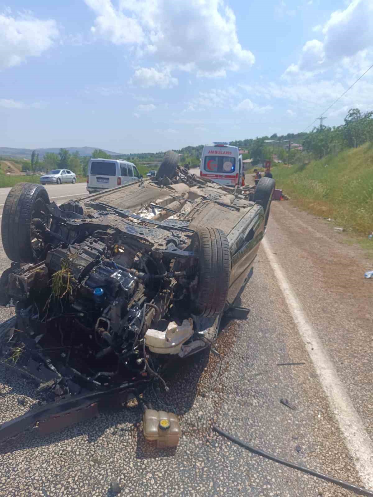 Otomobil takla attı: 2 yaralı