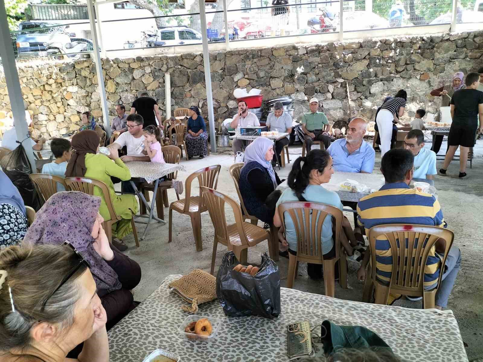 K&ouml;yceğiz&rsquo;de Muharrem Ayı&rsquo;nın bereketi Yayla Mahallesi&rsquo;nde paylaşıldı