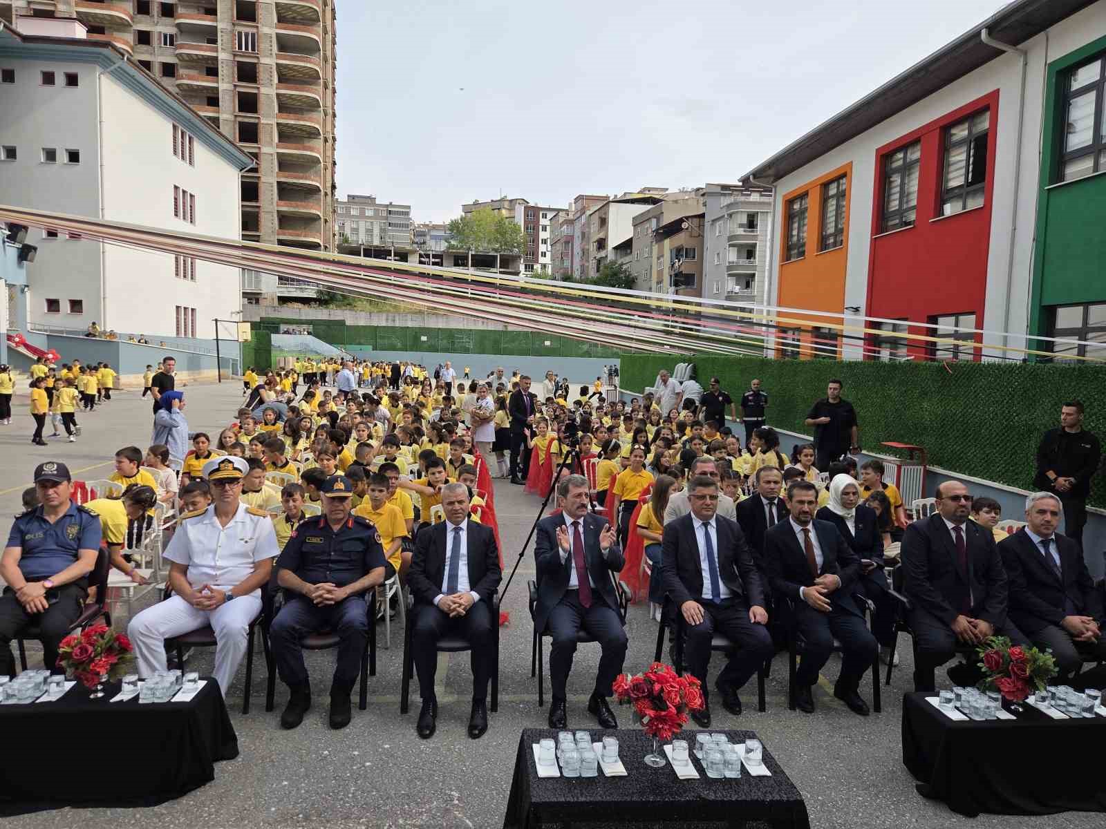 Vali Tavlı: "Sevgiyle yetiştireceğimiz evlatlarımız, istikbalimizin ve Türkiye Yüzyılı’nın mimarı olacak"