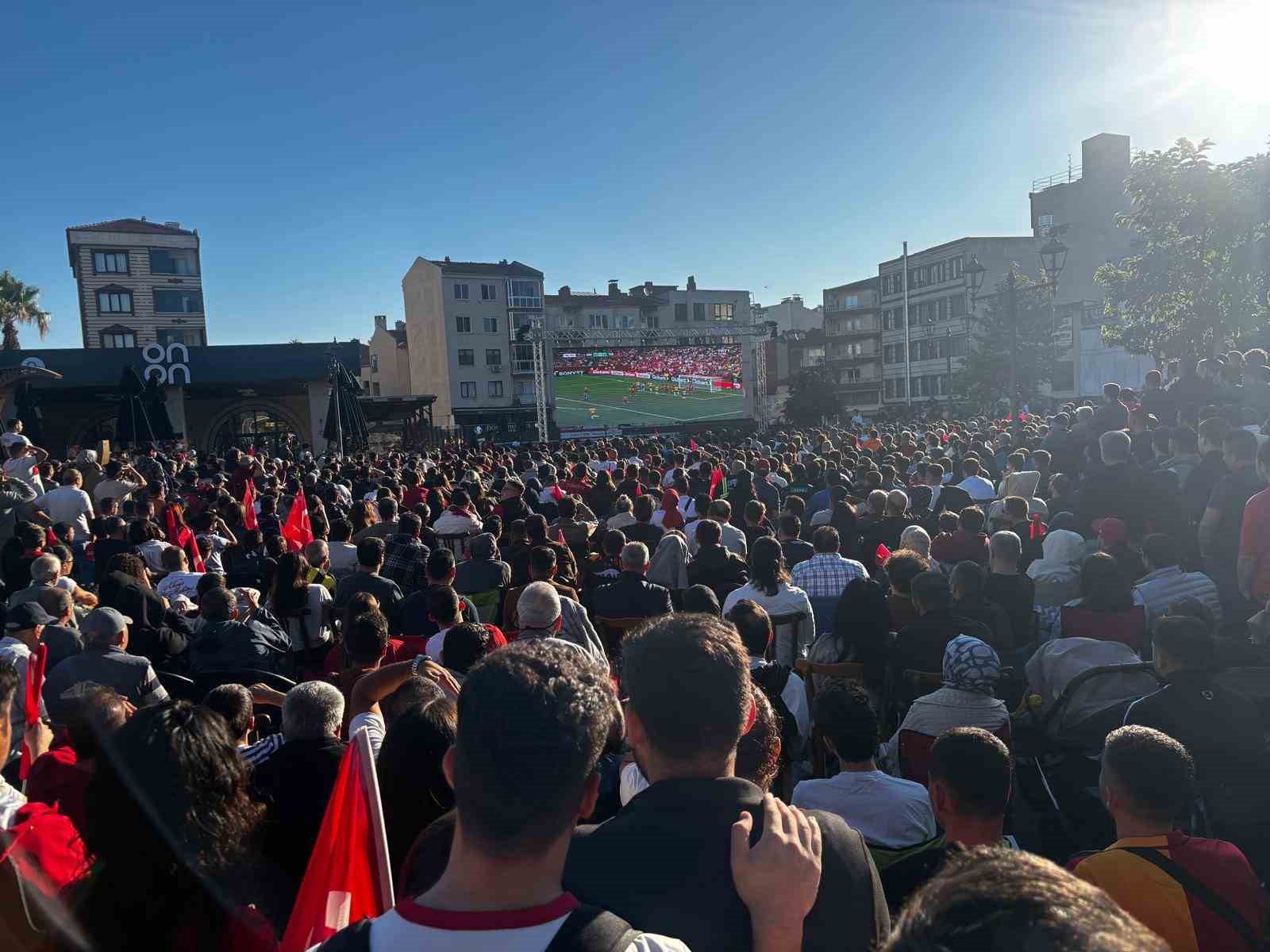 Balıkesir’de milli heyecan dev ekranlarda izlendi