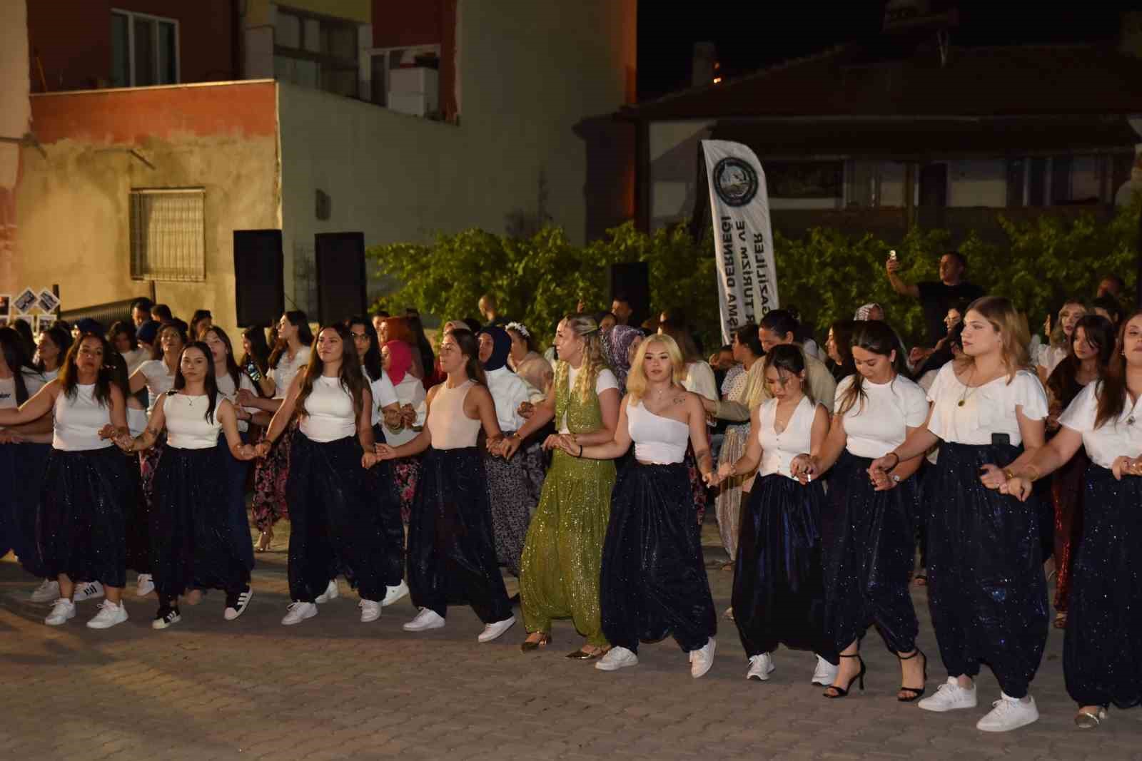 Seyitgazi’deki Şalvar Gecesi’nde renkli görüntüler