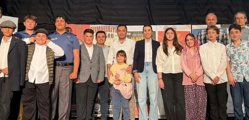 Gerze’de tiyatro gecesi