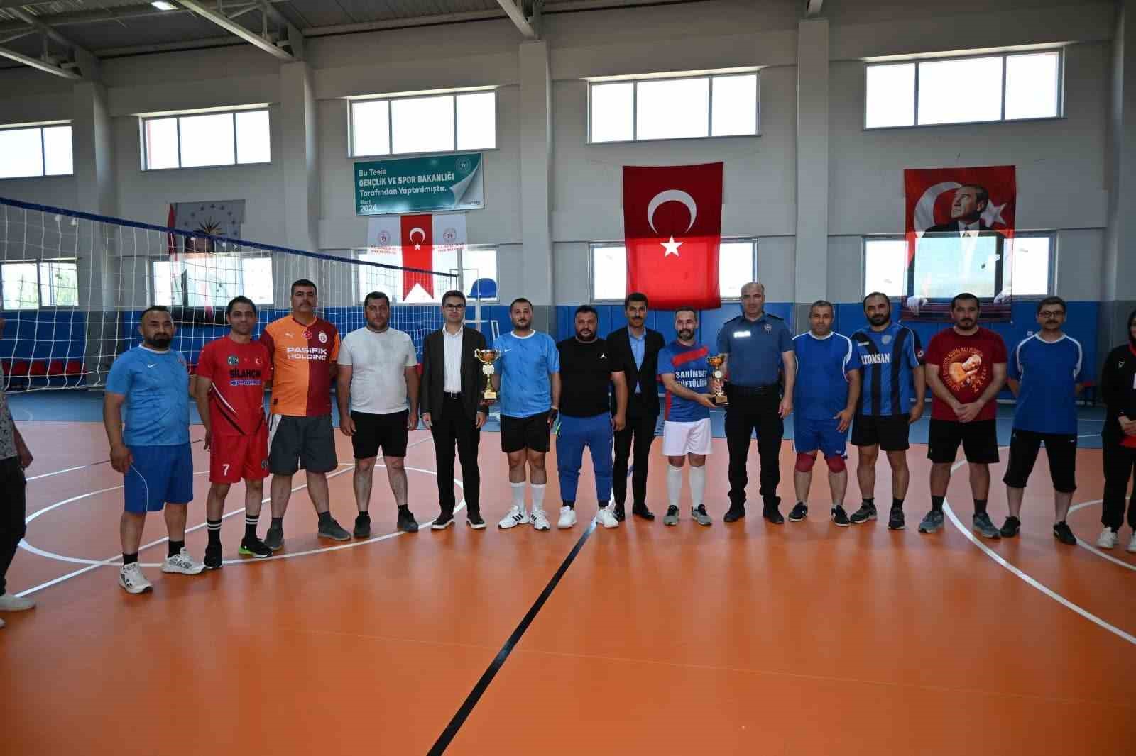 Sarıoğlan Voleybol Turnuvası tamamlandı