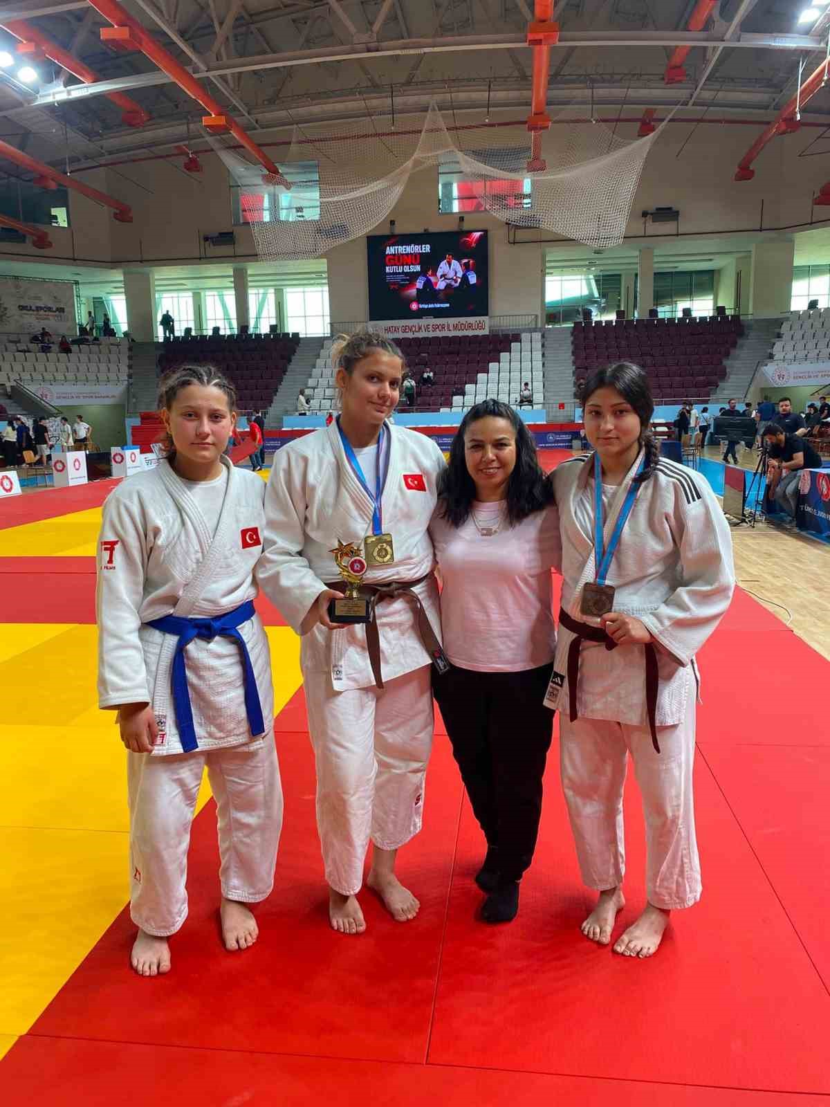 Salihlili Hira Kılkış Türkiye Şampiyonu oldu