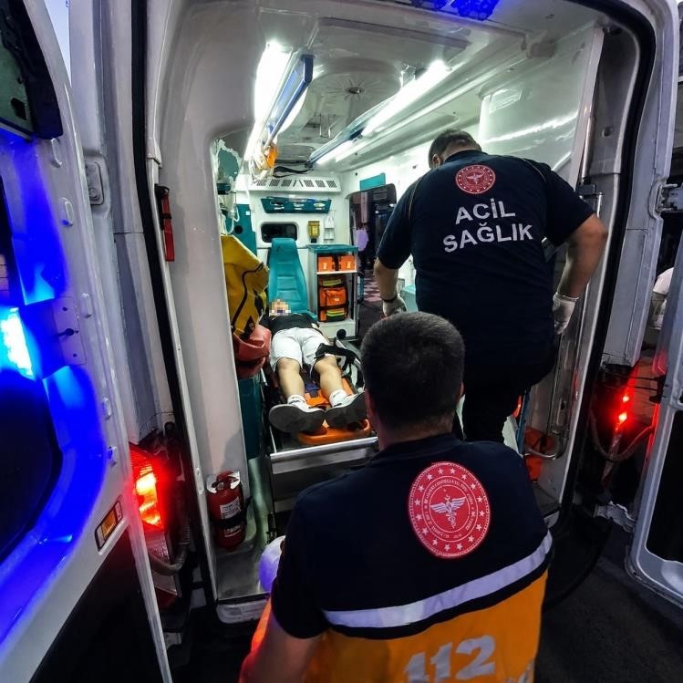 Yola dökülen yağ kazaya sebep oldu: 1 yaralı