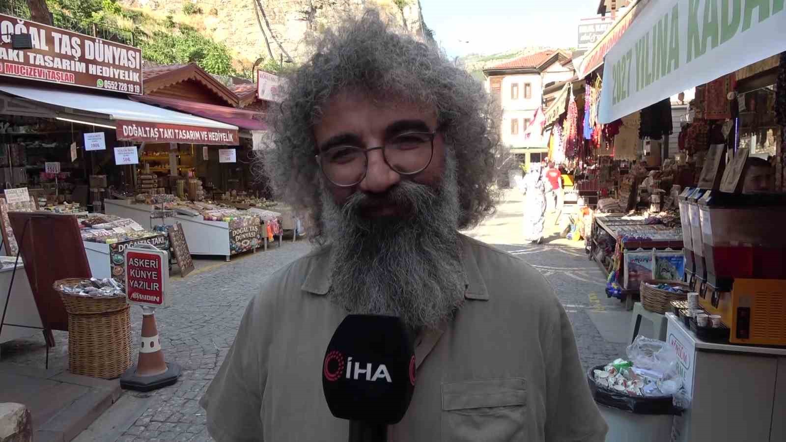 Kalpaklı asırlık çınar Amasya’nın son esansçısı